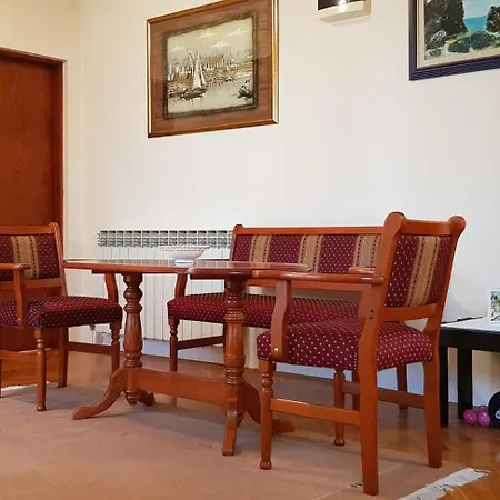 Apartman Nobles 4**** *